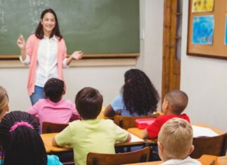 Câmara aprova piso salarial nacional para professores temporários da educação básica