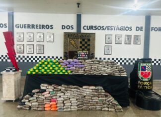 Força Tática apreende 232 tabletes de maconha, cocaína e pasta base dentro de pneu de carreta em Manaus