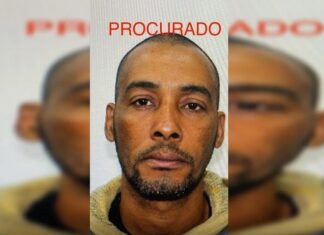 Homem mata namorado da ex-companheira a machadadas e foge da polícia