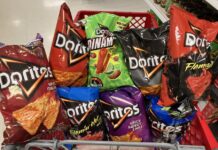 Estudante é abordado por policiais depois que IA identifica pacote de Doritos como arma