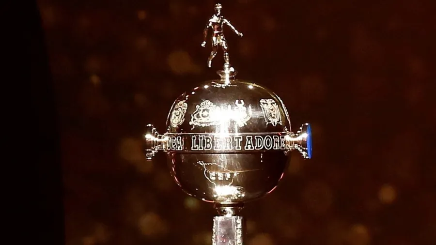 trofeu-da-libertadores-durante-sorteio-na-sede-da-conmebol-1688570724356_v2_900x506.jpg