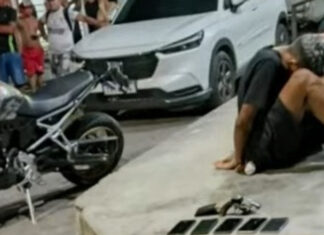 Polícia frustra assalto e prende dupla com arma e celulares roubados em Manaus