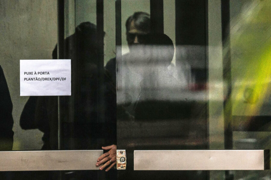 Bolsonaro alega "paranoia" por ingesta de medicamentos al quemar su tobillera electrónica