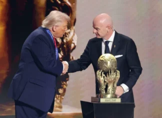 Donald Trump é agraciado com Prêmio da Paz da Fifa no sorteio da Copa do Mundo 2026