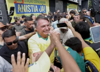 PGR arquiva apuração contra Bolsonaro sobre discurso em ato em Copacabana