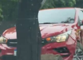 Acidente entre dois veículos deixa trânsito lento na Avenida Coronel Teixeira em Manaus
