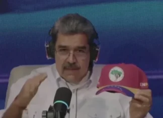 Maduro, ditador da Venezuela, pede apoio do Brasil em portunhol e recebe boné do MST