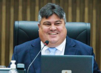 Vereadores da CMM apresentam moção de parabenização ao presidente David Reis por seu aniversário