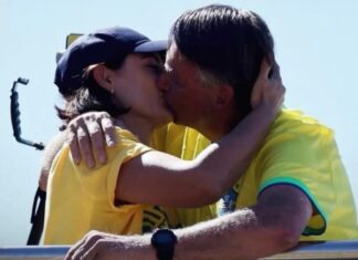 Após prisão, Michelle Bolsonaro se declara a Jair em rede social: “Meu galego”