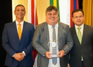 Presidente David Reis participa de solenidade do TCE-AM que oficializa entrega do Selo Prata à CMM
