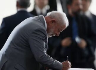 Lula assina indulto de Natal e exclui condenados pelo 8 de janeiro