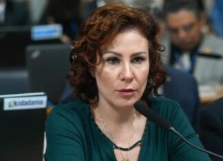 Por 227 votos a favor e 170 contra, Câmara rejeita cassação de Carla Zambelli