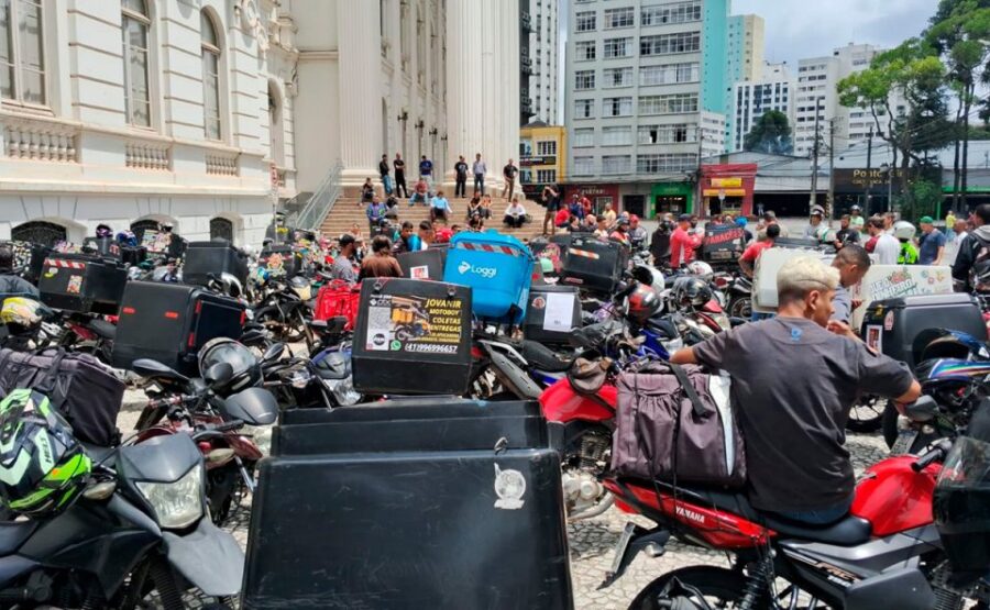 motoboys-curitiba-protesto-aumento-taxas-corridas-2-960x592