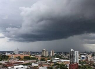 Instabilidade climática provoca alagamentos e transtornos em Manaus