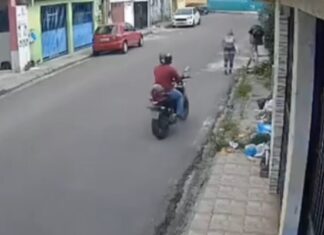 Mulher tem celular roubado durante assalto na Zona Leste de Manaus