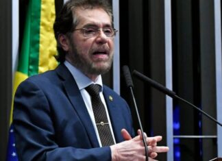Plínio Valério usa R$ 20 milhões em emendas pix e assume posto de maior “gastador” do país