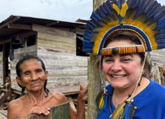 Escutar, trabalhar, resolver: Professora Maria do Carmo dá início ao projeto ‘Mudança em Movimento’ em viagem pelo Alto Solimões