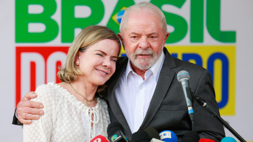 LulaDaSilva-GleisiHoffmann-Coletiva-GovernoDeTransicao-PT-CCBB-02dez2022