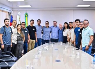 Roberto Cidade recebe comitiva de Manicoré e discute parcerias técnicas para o município