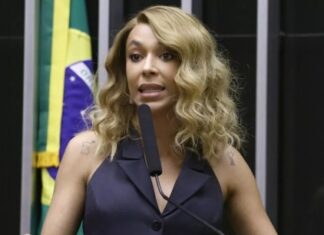 Erika Hilton desmente nova fake news da extrema-direita