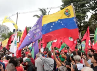 Sindicatos e movimentos sociais fazem ato e pedem libertação de Nicolás Maduro em frente ao Consulado dos EUA