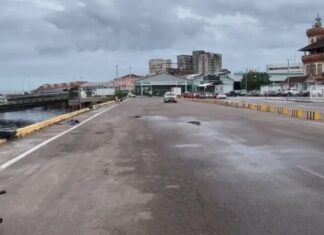 Homem morre após ser esfaqueado dentro de barco em porto privado em Manaus