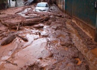 Bombeiros buscam por 47 desaparecidos após chuva devastadora em MG; 23 morreram