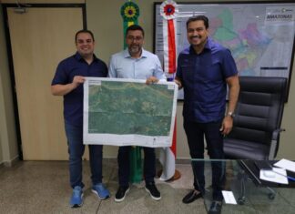 Roberto Cidade reforça compromisso com Autazes em assinatura de contrato de recuperação de trecho da AM-254