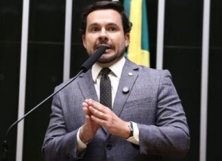 Quase 3 mil leitos fechados no SUS: Capitão Alberto Neto cobra explicações do governo federal