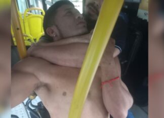Vagabundo é capturado em ônibus no Coroado após tentar assaltar: “Quer roubar trabalhador?”