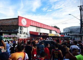 A Grande Família festeja título com grande celebração na zona leste de Manaus