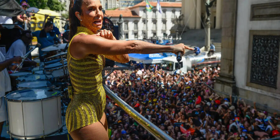 Ivete Sangalo arrasta mais de 500 mil foliões em megabloco no Rio