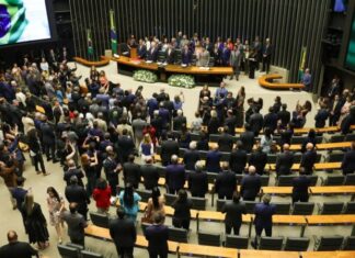 Lula defende fim da escala 6×1 e destaca avanços econômicos em mensagem ao Congresso