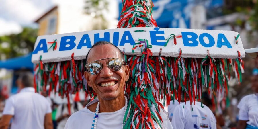 Multidão celebra Iemanjá no Rio Vermelho com fé e tradição