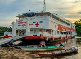 Barco hospital leva saúde especializada a comunidades ribeirinhas de Itapiranga
