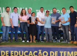 Governador Wilson Lima impulsiona setor primário no Purus com entrega de equipamentos e documentos