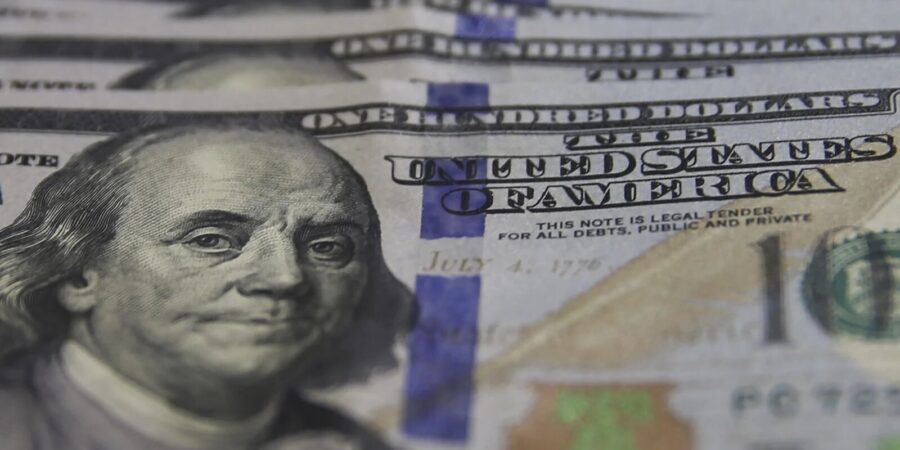 Dólar em queda livre: moeda atinge menor valor em 21 meses e bolsa de valores bate recorde histórico