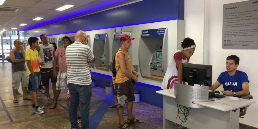 Bancos no Carnaval: saiba como funcionam pagamentos e transferências
