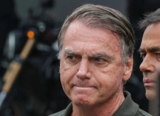 Relatório médico aponta instabilidade no equilíbrio corporal de Bolsonaro
