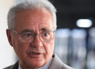 Senadores pedem a Fachin acesso a inquérito do Banco Master
