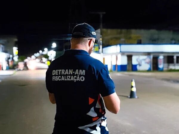 Influenciador digital com mais de 300 mil seguidores é autuado pelo Detran-AM por série de infrações e manobras perigosas em Manaus