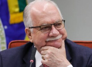 Fachin convoca ministros após menções a Toffoli no caso Master