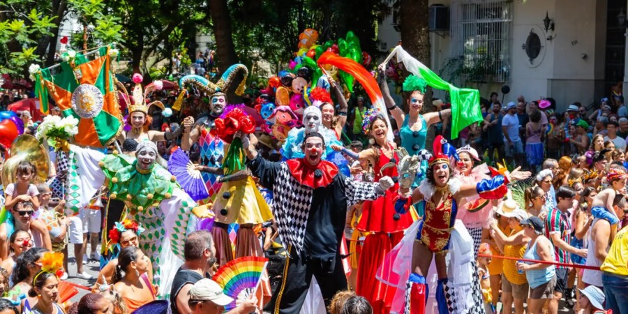Carnaval 2026 no Rio: 56 blocos animam a cidade neste domingo com expectativa de milhões de foliões