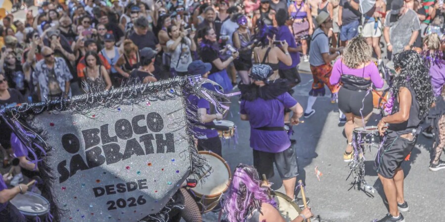 Bloco de carnaval em SP mistura sucessos do Black Sabbath com ritmos brasileiros