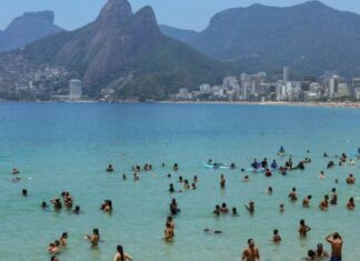 Salva-vidas do Rio de Janeiro resgatam 453 pessoas durante o Carnaval