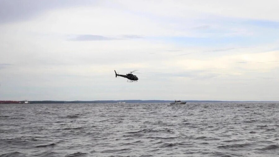 Bombeiros do AM intensificam buscas por desaparecidos em naufrágio e já percorrem 10 km do rio Amazonas