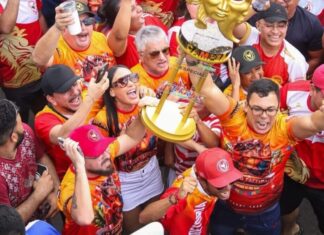 Grande Família quebra jejum de 17 anos e é campeã do carnaval de Manaus 2026