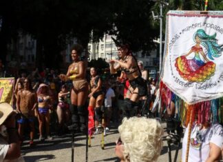 Bloco de carnaval no Rio homenageia Maria da Penha e alerta para recorde de feminicídios