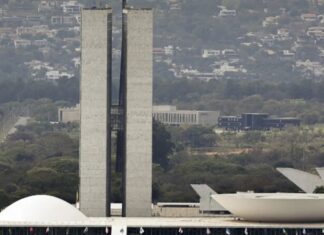 Lula sanciona reajuste salarial para servidores do Legislativo com vetos a ‘penduricalhos’