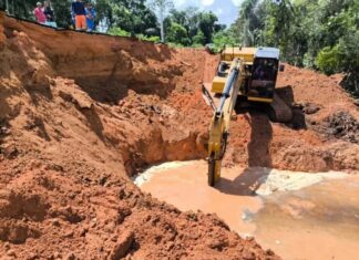 Seinfra executa obras emergenciais na estrada do Caldeirão para recuperar erosão em Iranduba